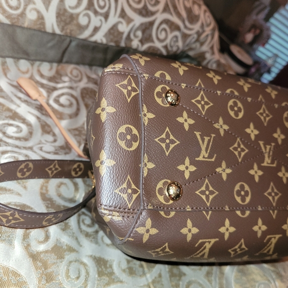 Louis Vuitton Montaigne M - Picture 11 of 13